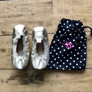 〰️Yosi Samara “Sammie” Gold Ballet Flats!〰️